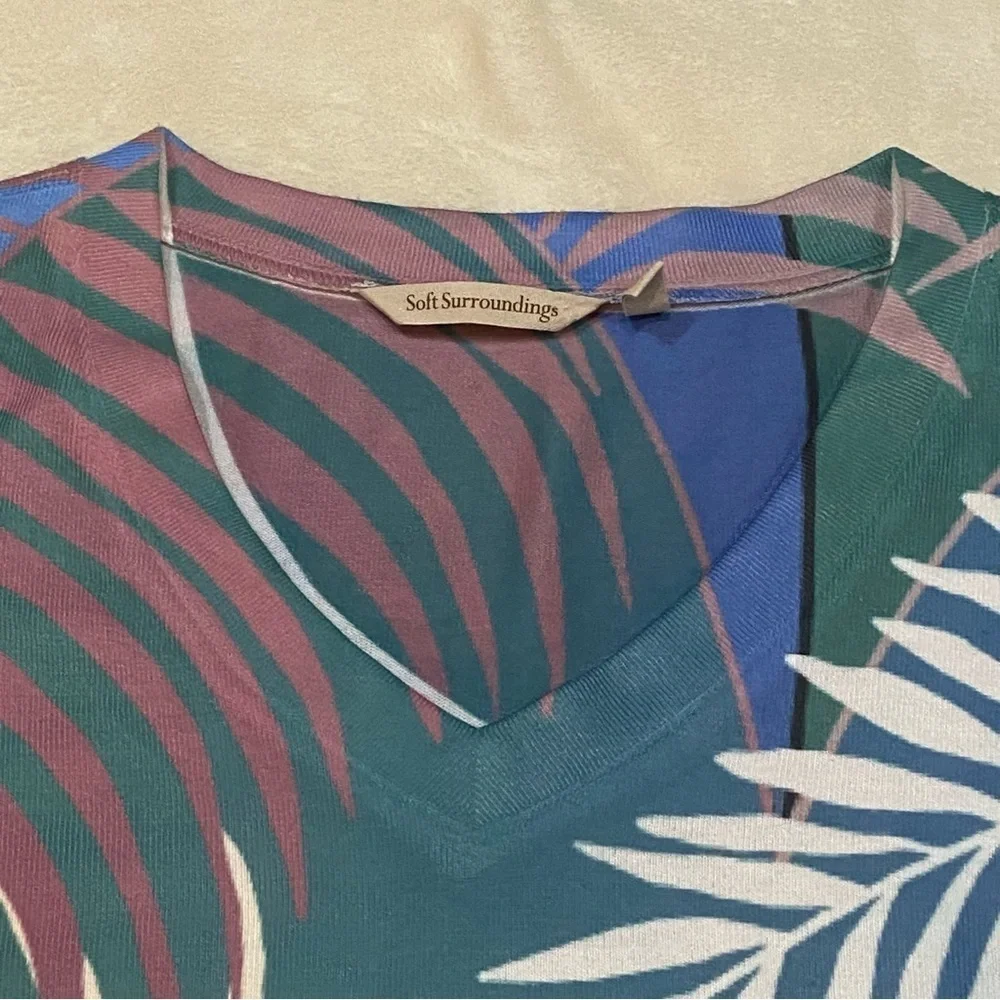 SOFT SURROUNDINGS / Tropical Floral Print V-neck Long Sleeve Sweater Size PXL